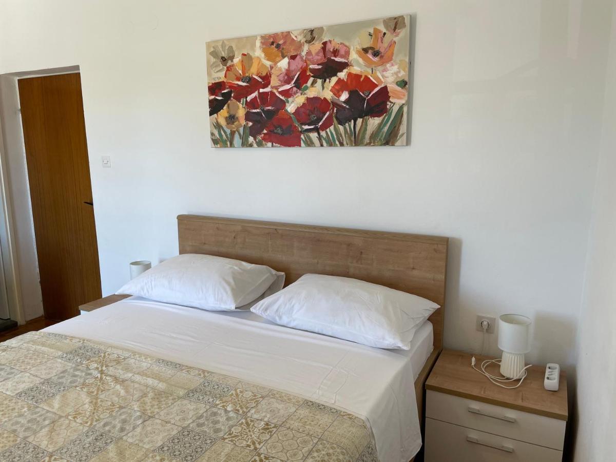 Diana Rooms And Apartments Starigrad Paklenica Exterior foto