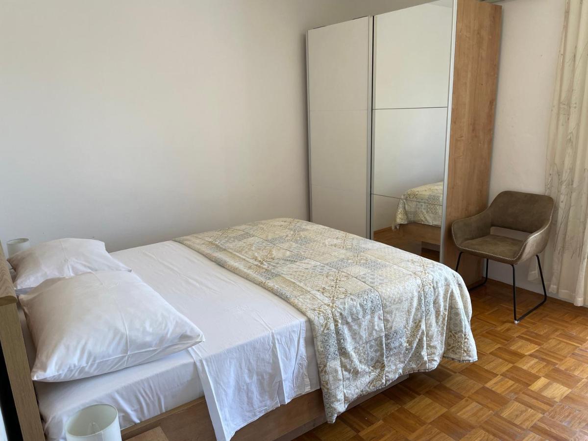 Diana Rooms And Apartments Starigrad Paklenica Exterior foto
