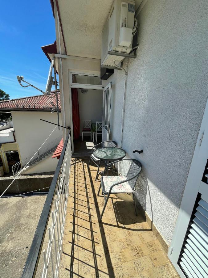 Diana Rooms And Apartments Starigrad Paklenica Exterior foto