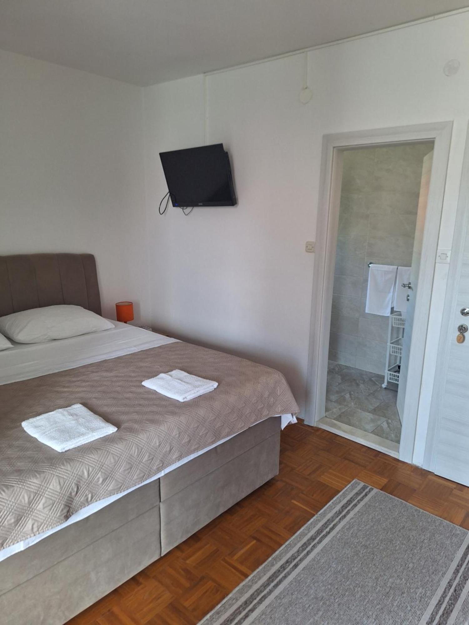Diana Rooms And Apartments Starigrad Paklenica Exterior foto