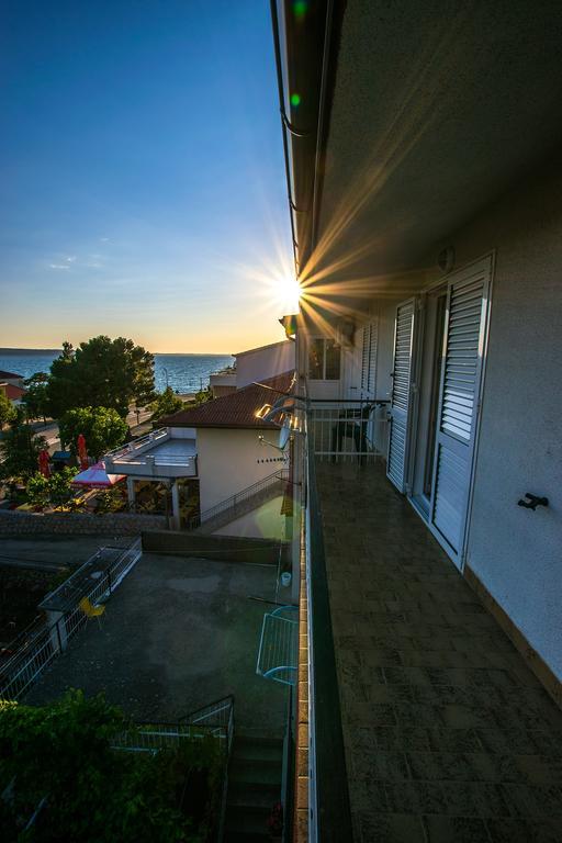 Diana Rooms And Apartments Starigrad Paklenica Exterior foto